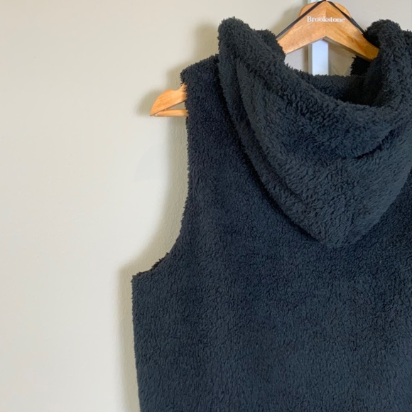 FAVLUX Fuzzy Sherpa Open Hooded Vest - Picture 13 of 16
